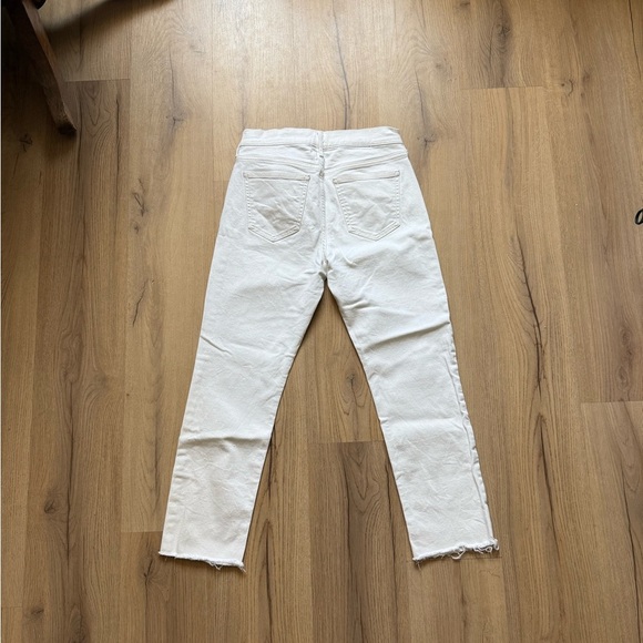 Old Navy Perfect Straight Jeans in White - Picture 5 of 5